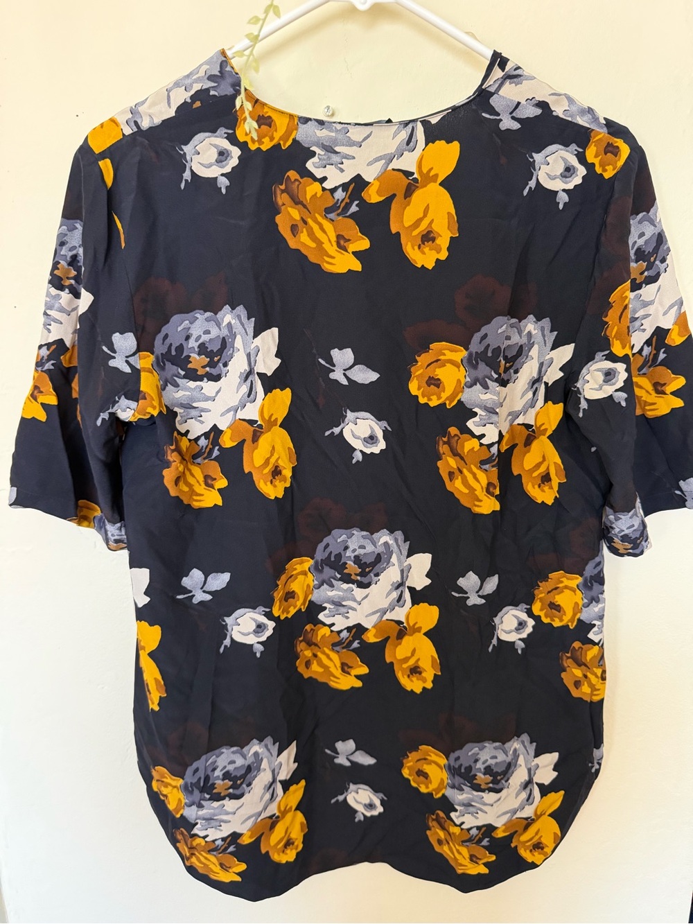 Theory Antazia 100% Silk Black Floral Keyhole Blouse - Picture 4 of 8